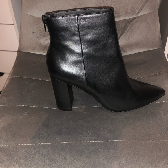 The perfect Leather block bootie🤩 - Picture 6 of 6